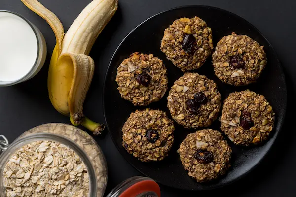Biscuiți de casă cu ovăz și banană