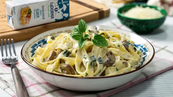 Paste cu ciuperci și smântână