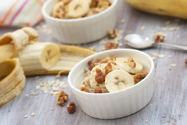 Iaurt cu banană și fulgi de ovăz
