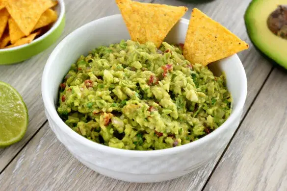Nachos cu guacamole de casă