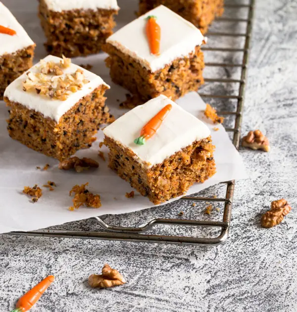 Prăjitură cu morcov și nucă